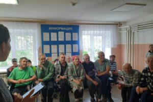 Воспитанники воскресной школы и их родители посетили дом-интернат для престарелых и инвалидов в селе Репьевка Колхозная.